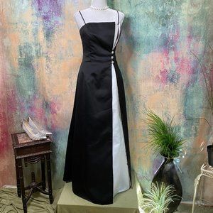 📌 Caché Elegant Ball- Prom - Bridesmaid Gown